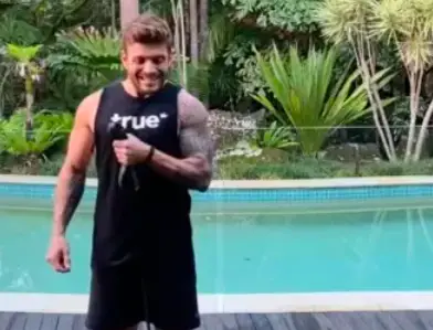 Chris Hemsworth\'s Trainer Shows Off Insane Routine